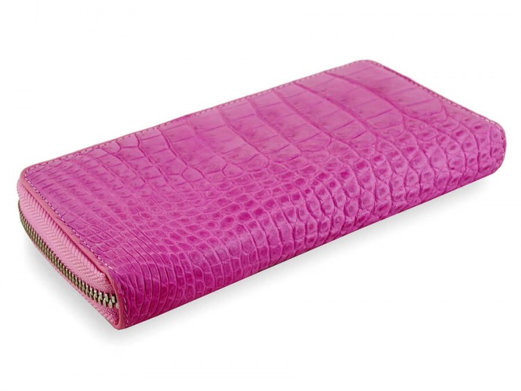 Оригинальное розовое портмоне на молнии из кожи крокодила